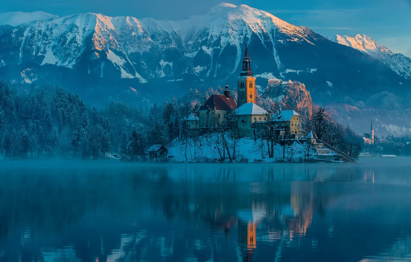 Фото обои зима, горы, утро, Словения, Январь, город Блед, Юлийские Альпы, Бледское озере