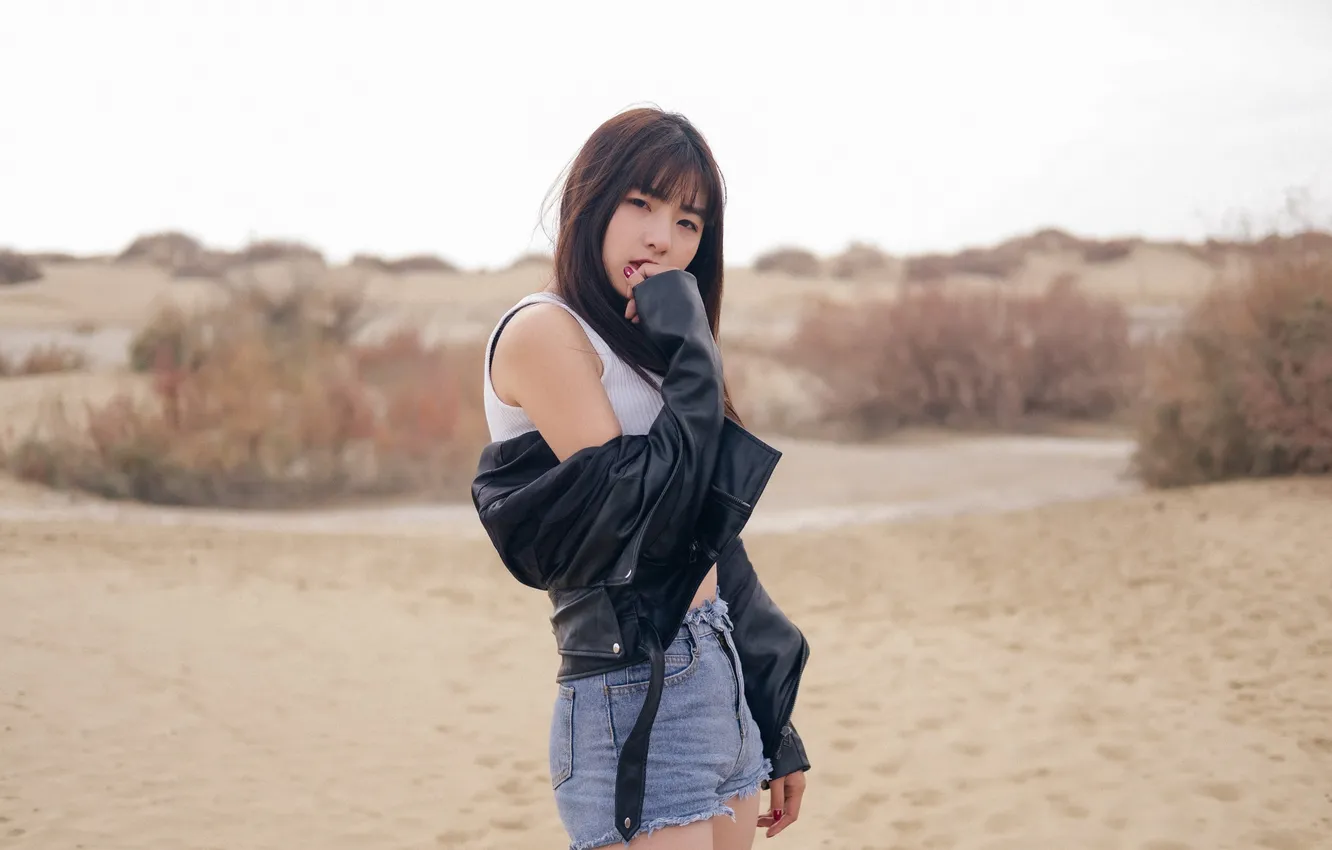 Фото обои Asian, model, women, brunette, leather jacket, Xiuren, looking at viewer, women outdoors
