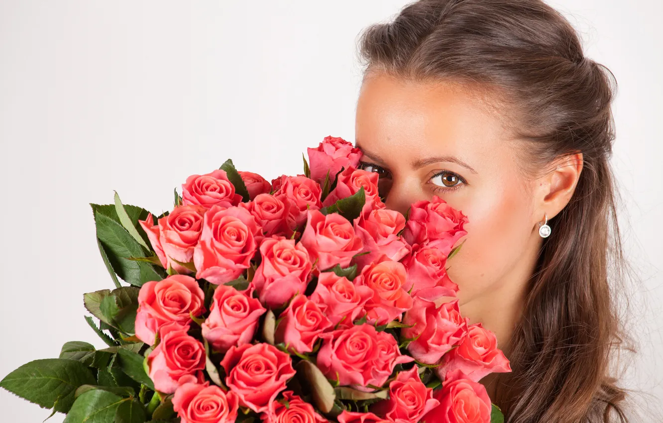 Фото обои взгляд, девушка, цветы, розы, серьги