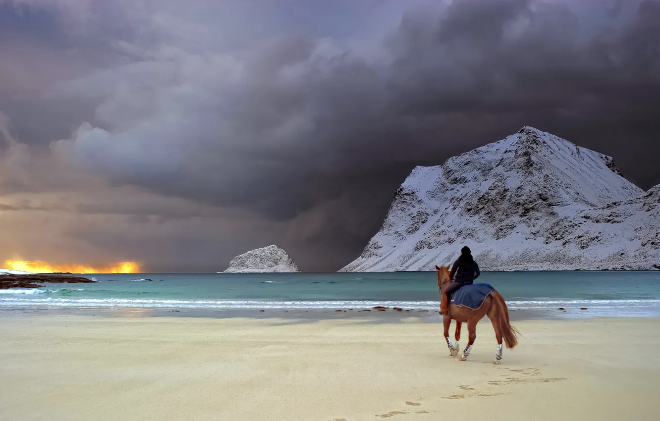 Фото обои песок, море, девушка, снег, горы, тучи, дождь, берег