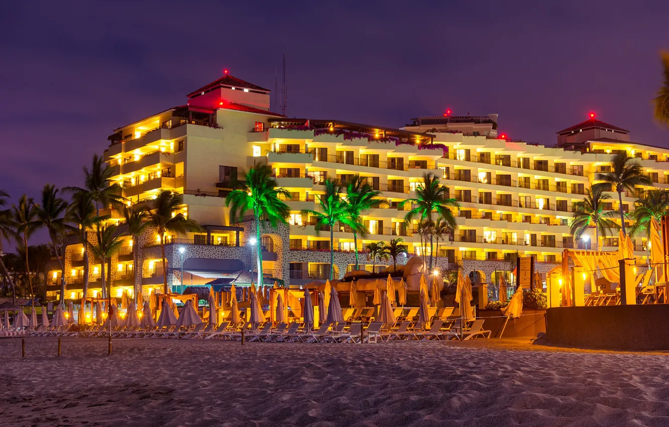 Фото обои песок, пляж, ночь, огни, пальмы, Мексика, фонари, отель