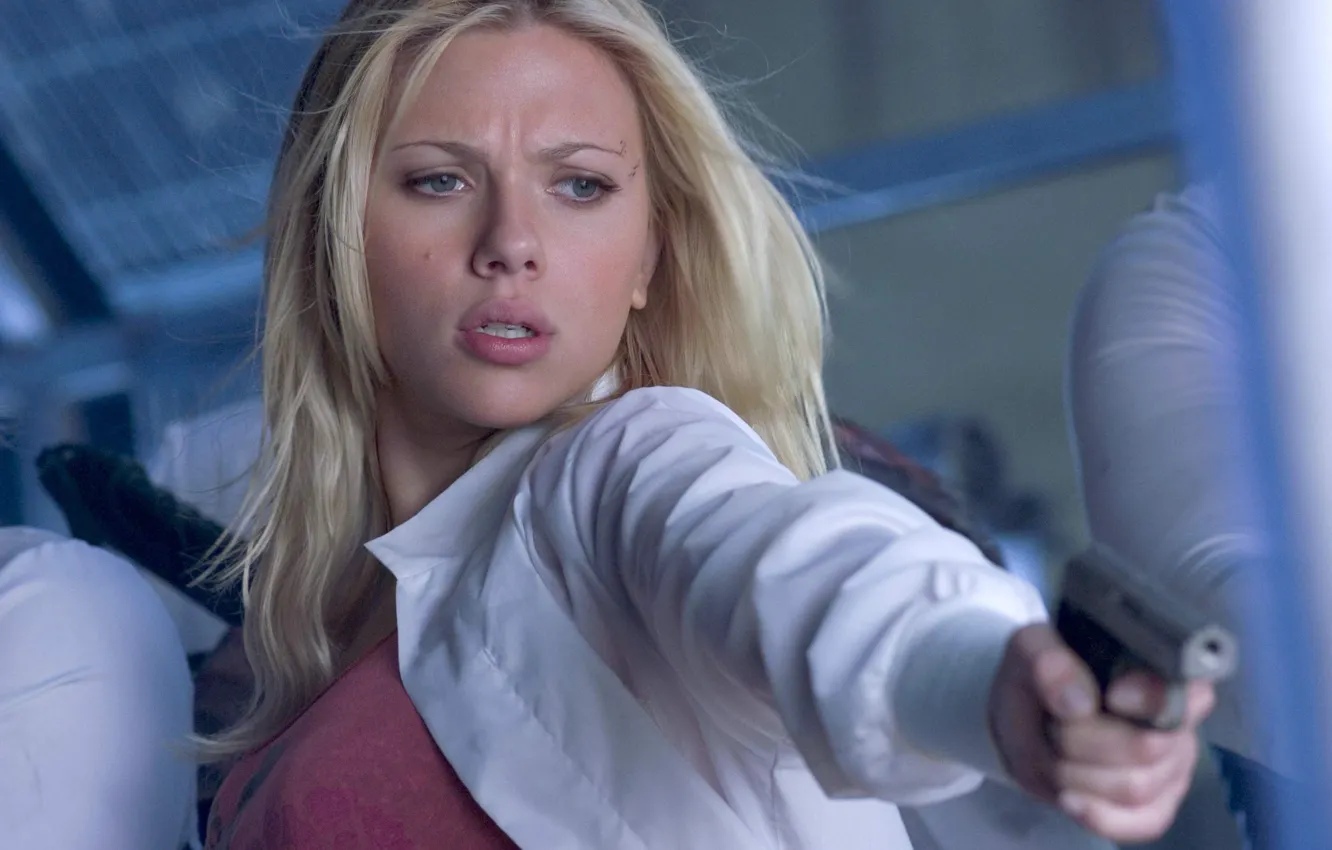 Фото обои девушка, Остров, актриса, Scarlett Johansson, The Island, оружие в руках