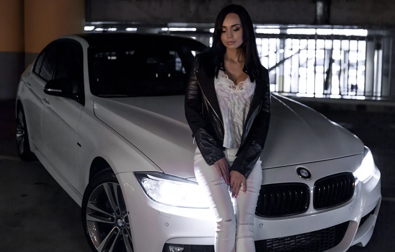 Фото обои Девушки, BMW, красивая девушка, Валерия, белый авто, позирует над машиной