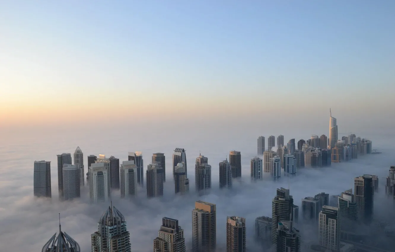 Фото обои туман, высота, небоскребы, утро, Дубаи, прохлада