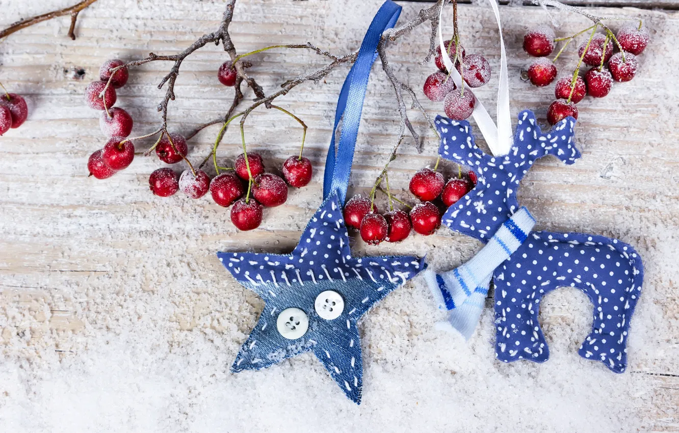 Фото обои снег, украшения, ягоды, Новый Год, Рождество, Christmas, wood, snow