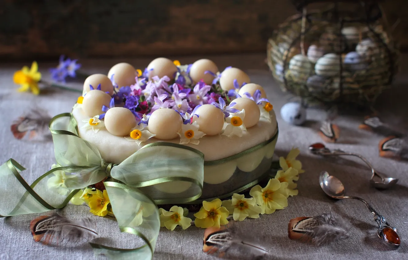 Фото обои цветы, яйца, весна, перья, ложка, торт, бант, примула
