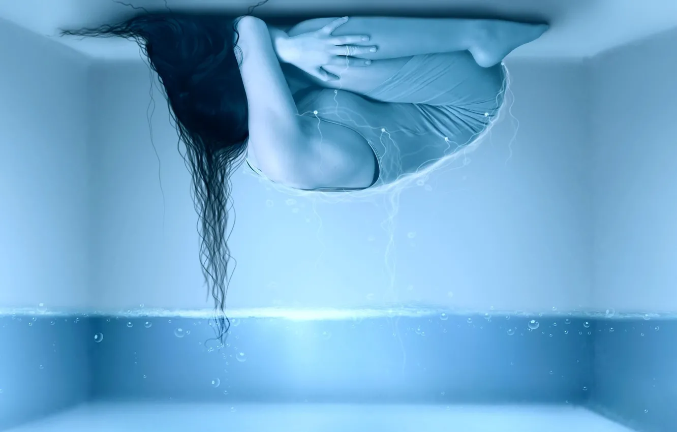 Фото обои вода, девушка, пузырьки, одиночество, комната, волосы, потолок, лежит