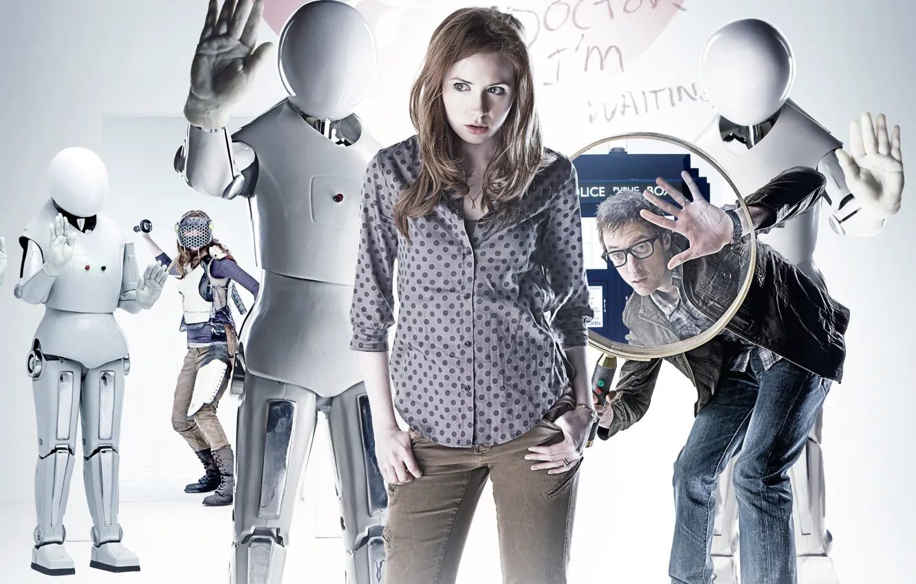 Фото обои роботы, сериал, Doctor Who, Доктор Кто, Эми, Amy Pond, Карен Гиллан, Karen Gillan