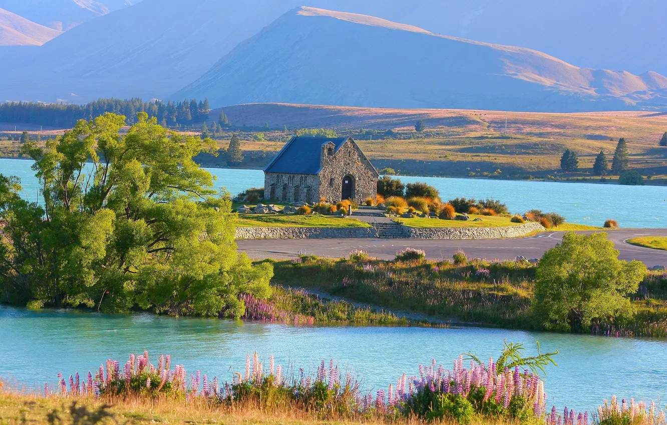 gory-ozero-chasovnia-lake-tekapo-new-zea