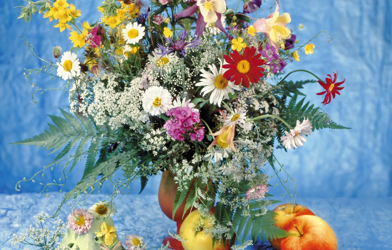 Фото обои цветы, фото, яблоки, ромашки, букет, натюрморт, гвоздики, маргаритка