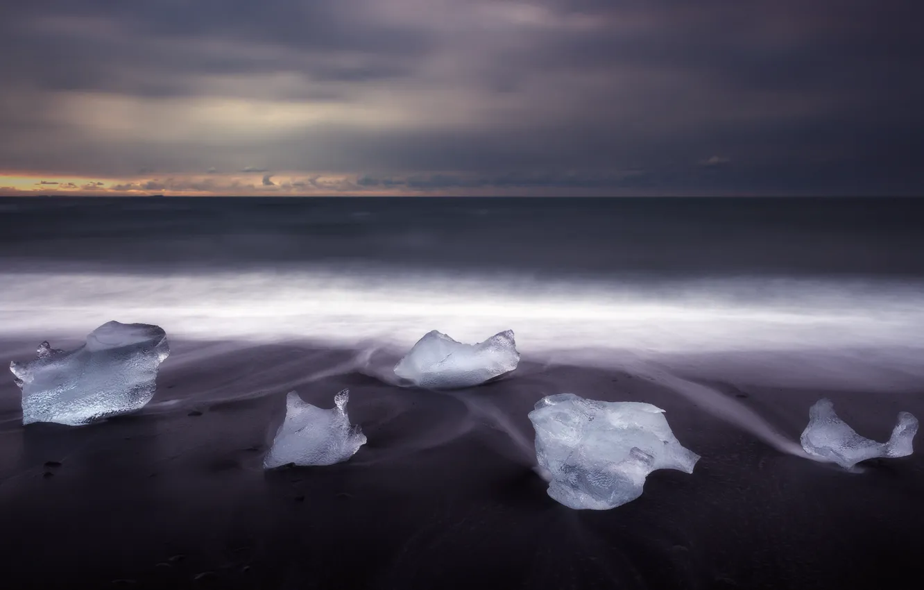 Фото обои зима, песок, пляж, лёд, утро, Исландия, Декабрь, ледниковая лагуна Йёкюльсаурлоун