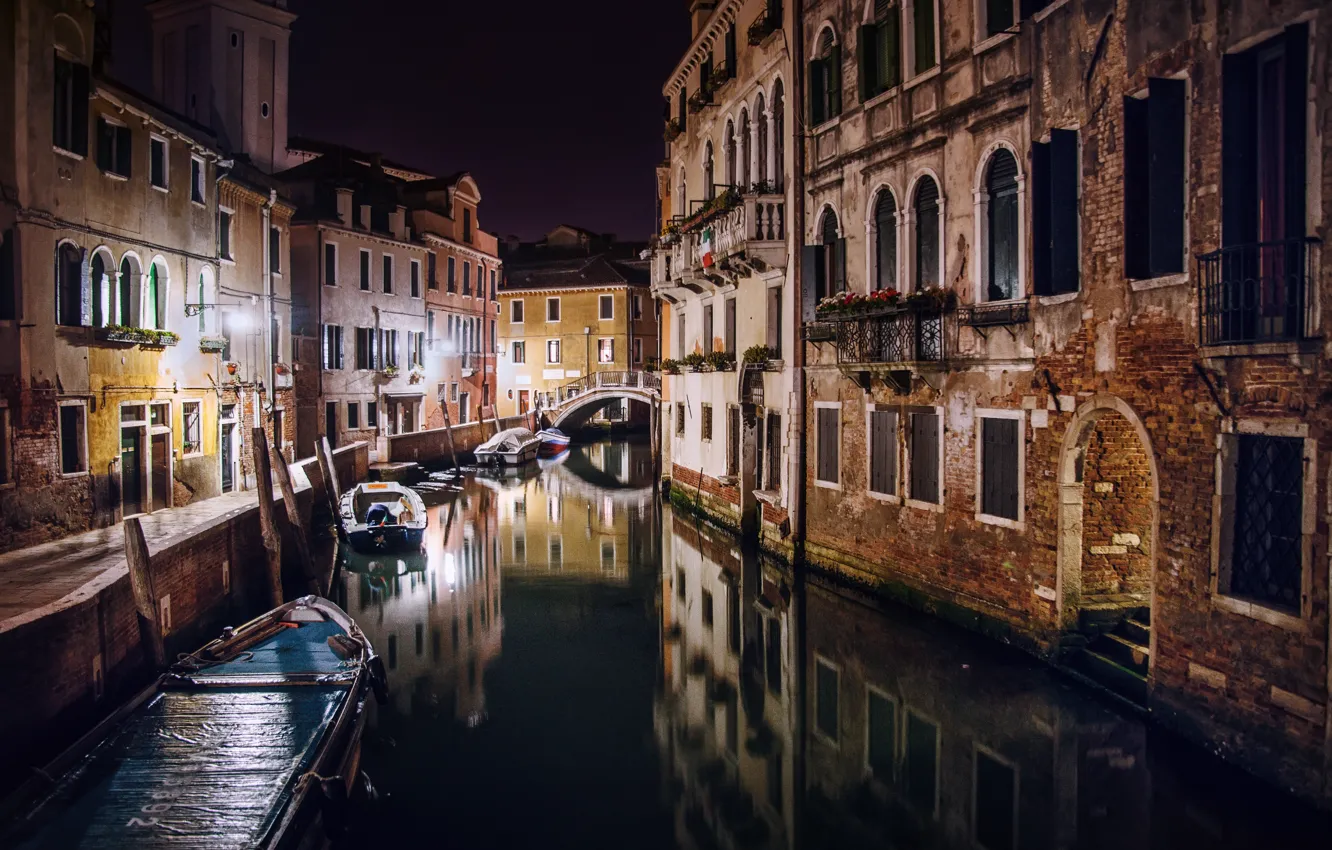 Фото обои ночь, улица, здания, дома, лодки, Италия, Венеция, канал