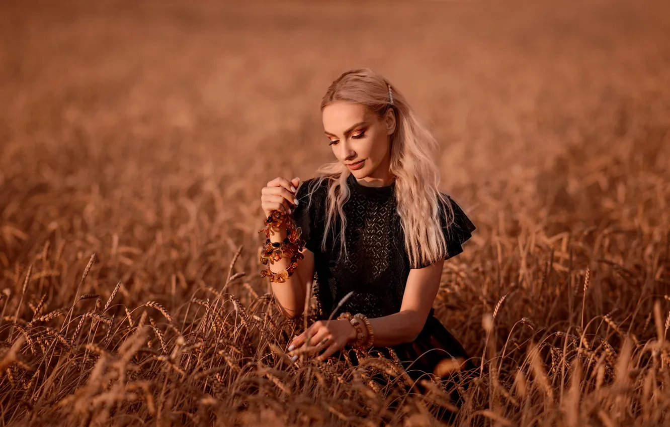 Фото обои поле, лето, девушка, настроение, блондинка, колосья, Татьяна Гуз