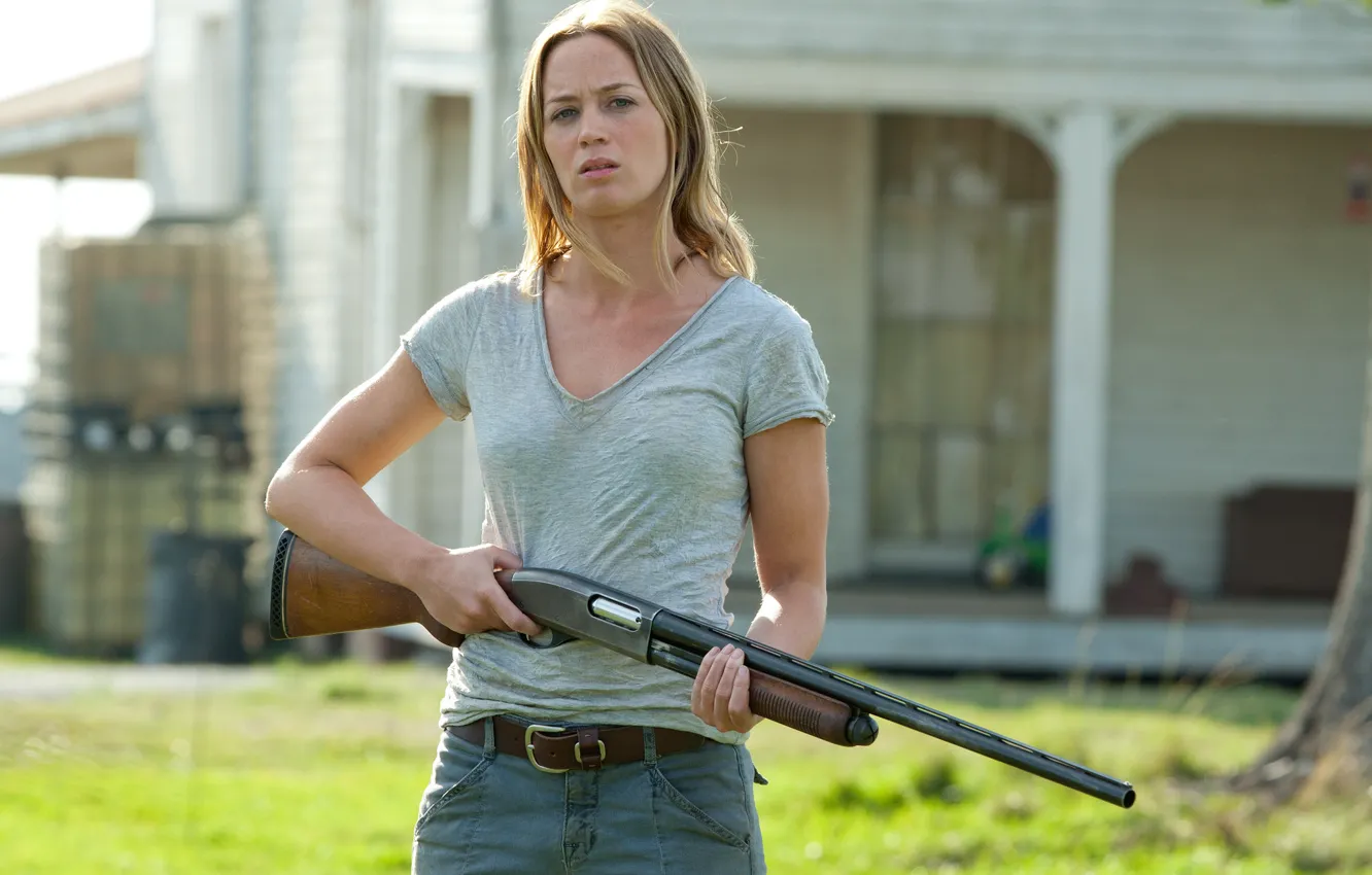 Фото обои взгляд, оружие, Эмили Блант, Emily Blunt, Петля времени, Looper