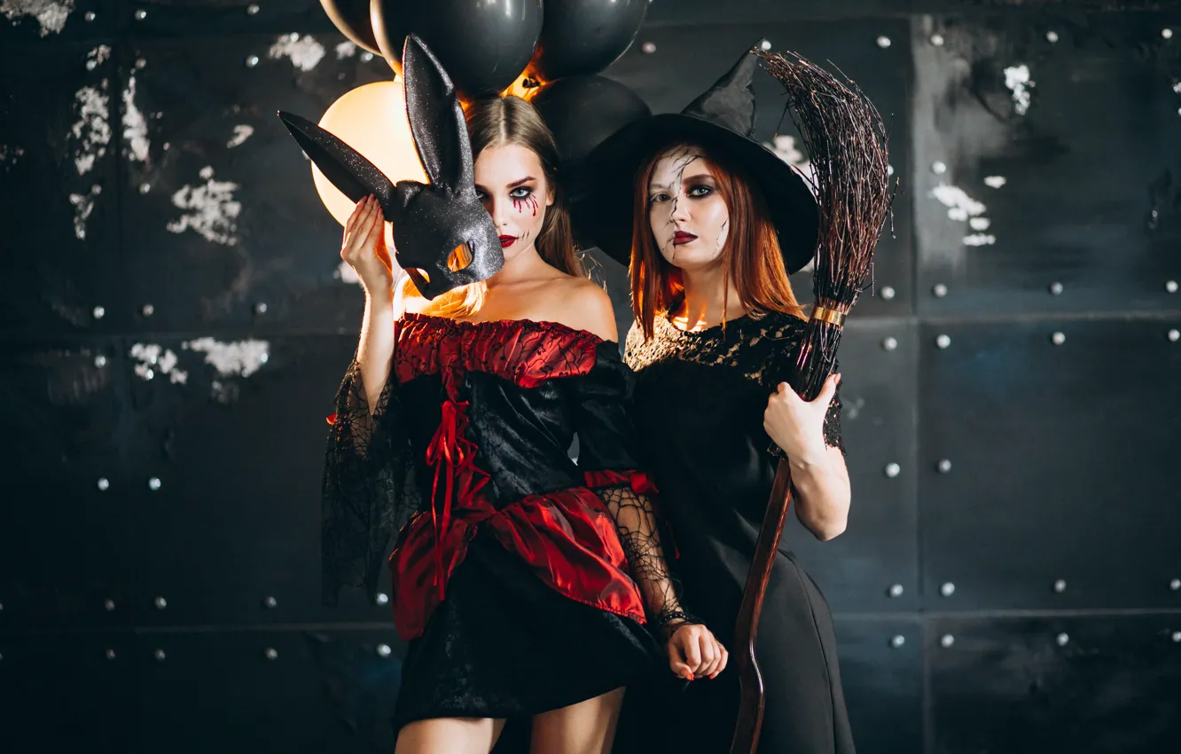 Фото обои осень, девушка, темный фон, праздник, макияж, тыква, Хеллоуин, ведьма