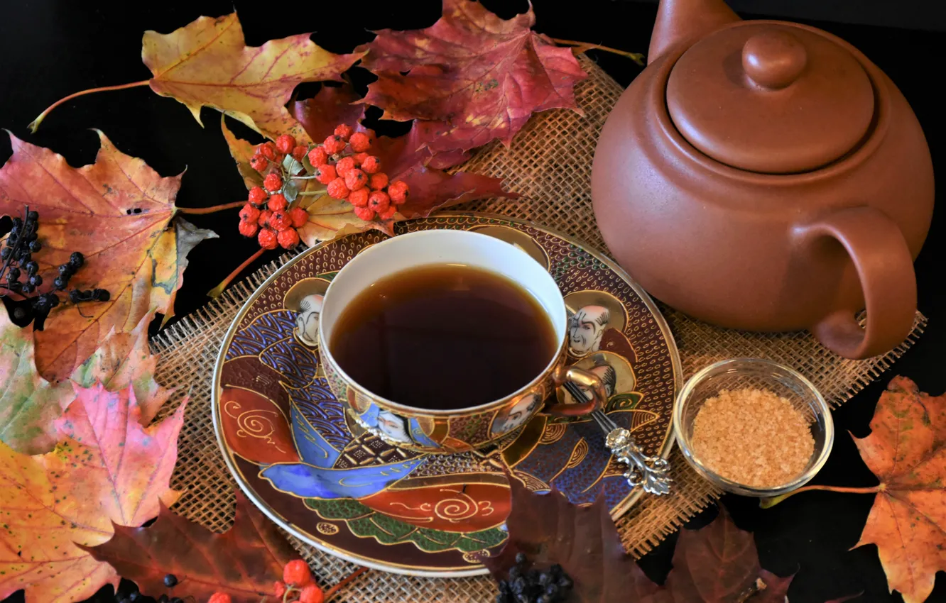 Фото обои листья, ягоды, чай, чайник, чашка, ткань, мешковина, рябина