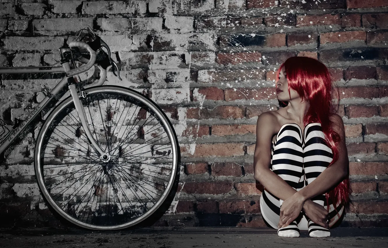 Фото обои девушка, велосипед, стена