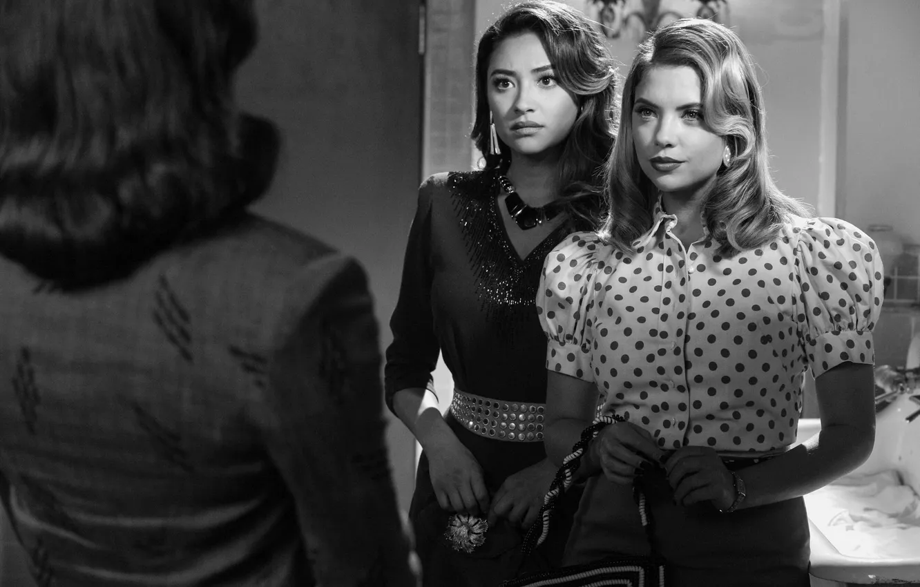 Фото обои Ashley Benson, Эшли Бенсон, Shay Mitchell, Милые обманщицы
