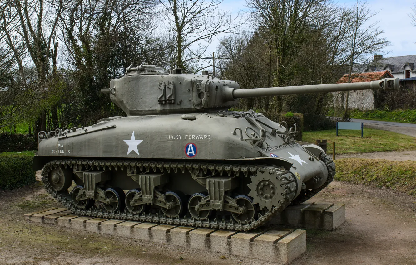 Фото обои памятник, M4A1, средний танк, Sherman
