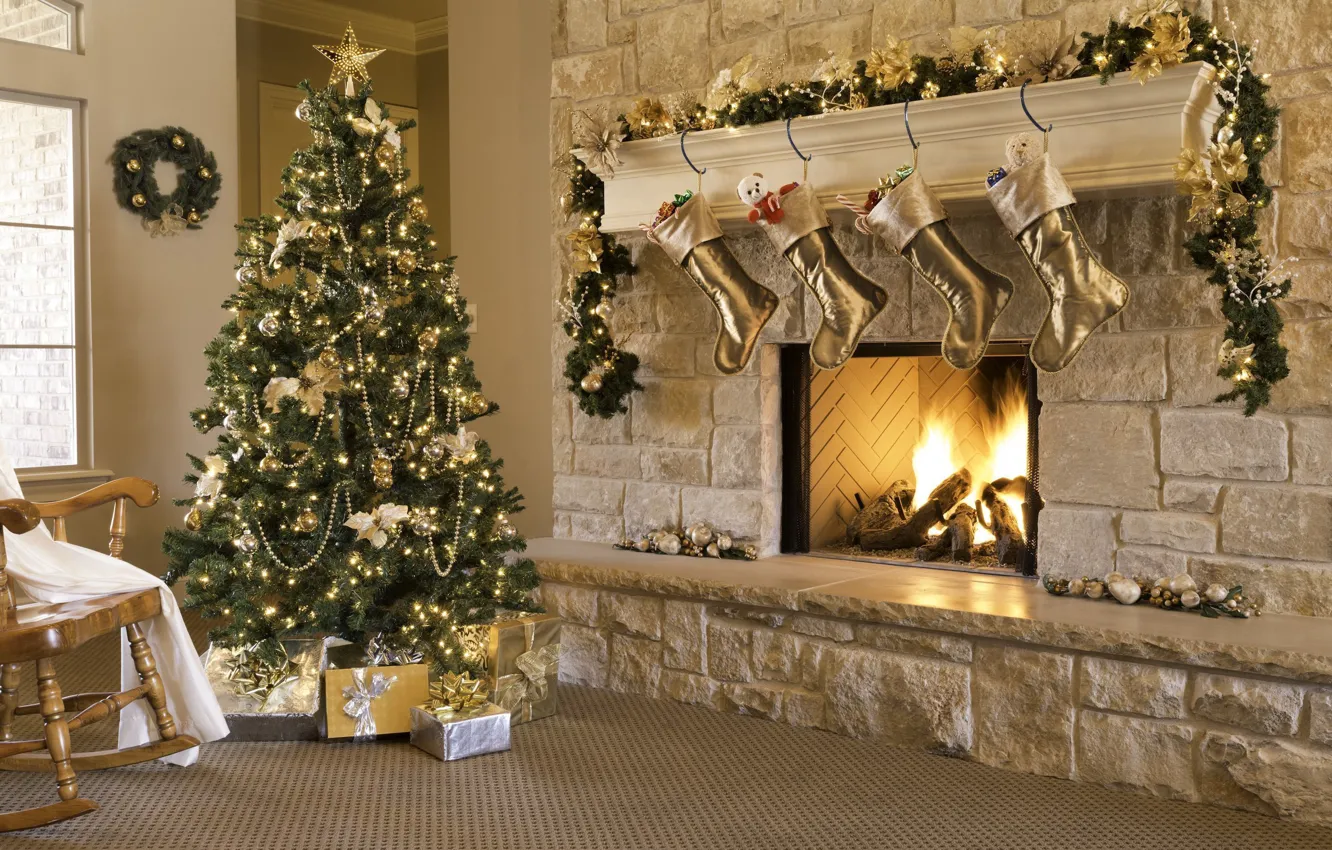 Фото обои украшения, тепло, огонь, елка, кресло, Новый Год, Рождество, подарки