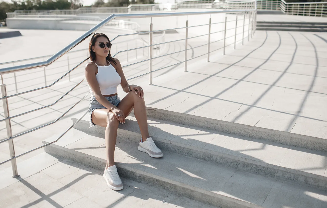 Фото обои girl, sexy, shorts, woman, young, model, Denim, sunglasses