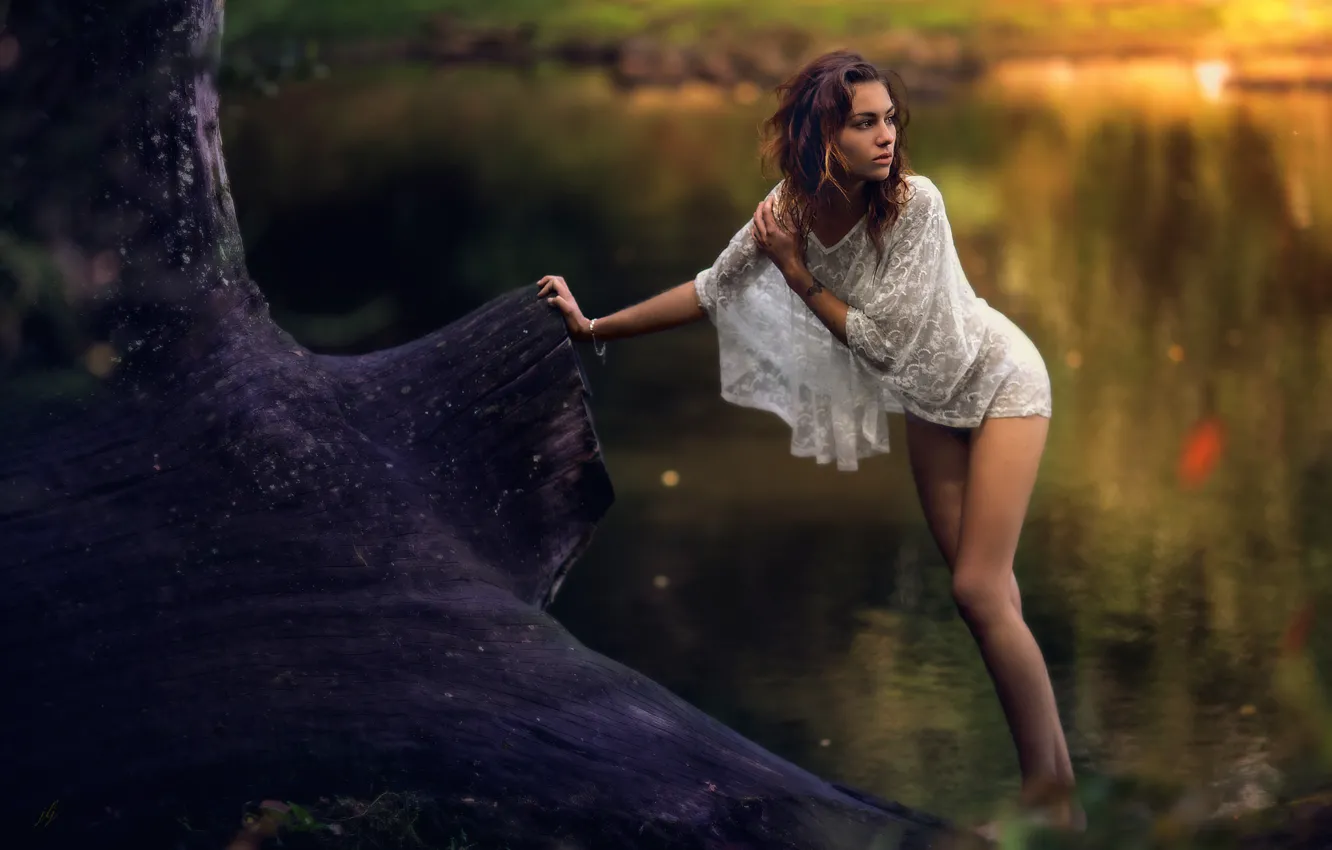 Фото обои вода, девушка, деревья, платье