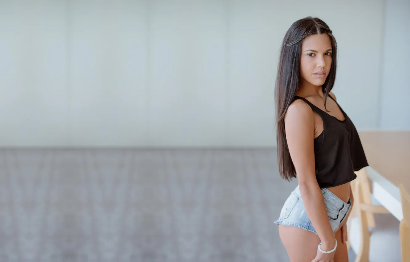 Фото обои girl, shorts, woman, beautiful, brunette, tank top, apolonia lapiedra