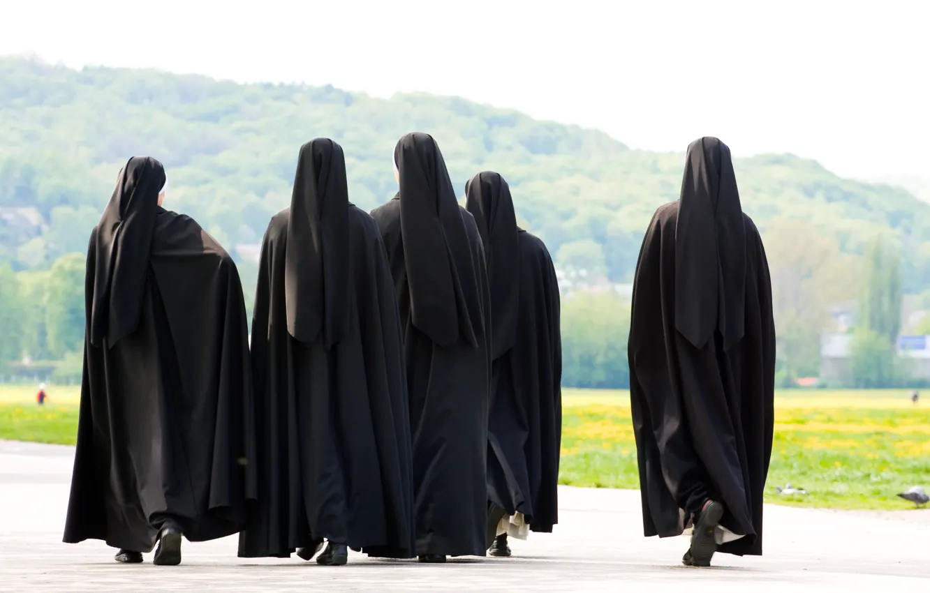 Фото обои group, black clothes, nuns