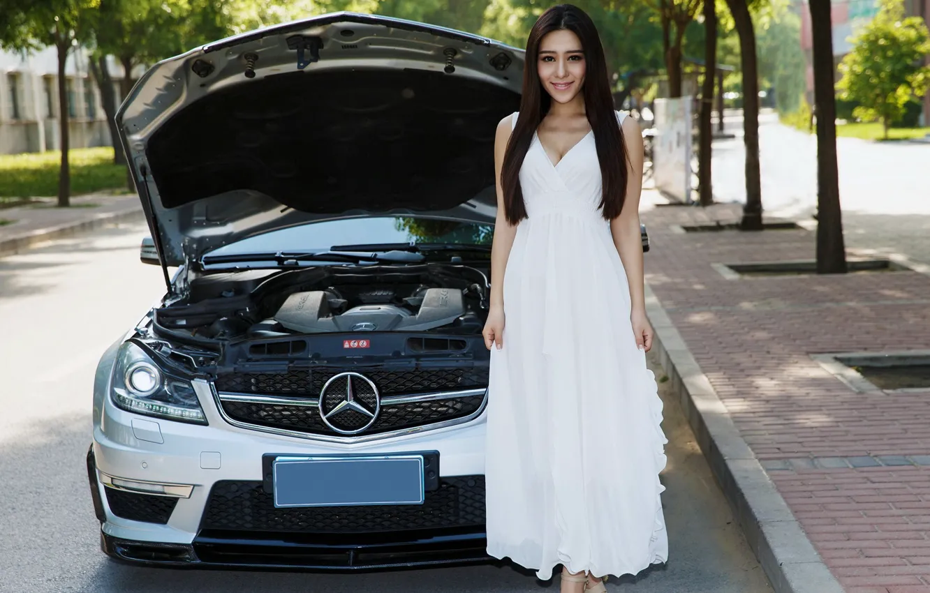 Фото обои авто, взгляд, улыбка, Девушки, Mercedes, азиатка, красивая девушка