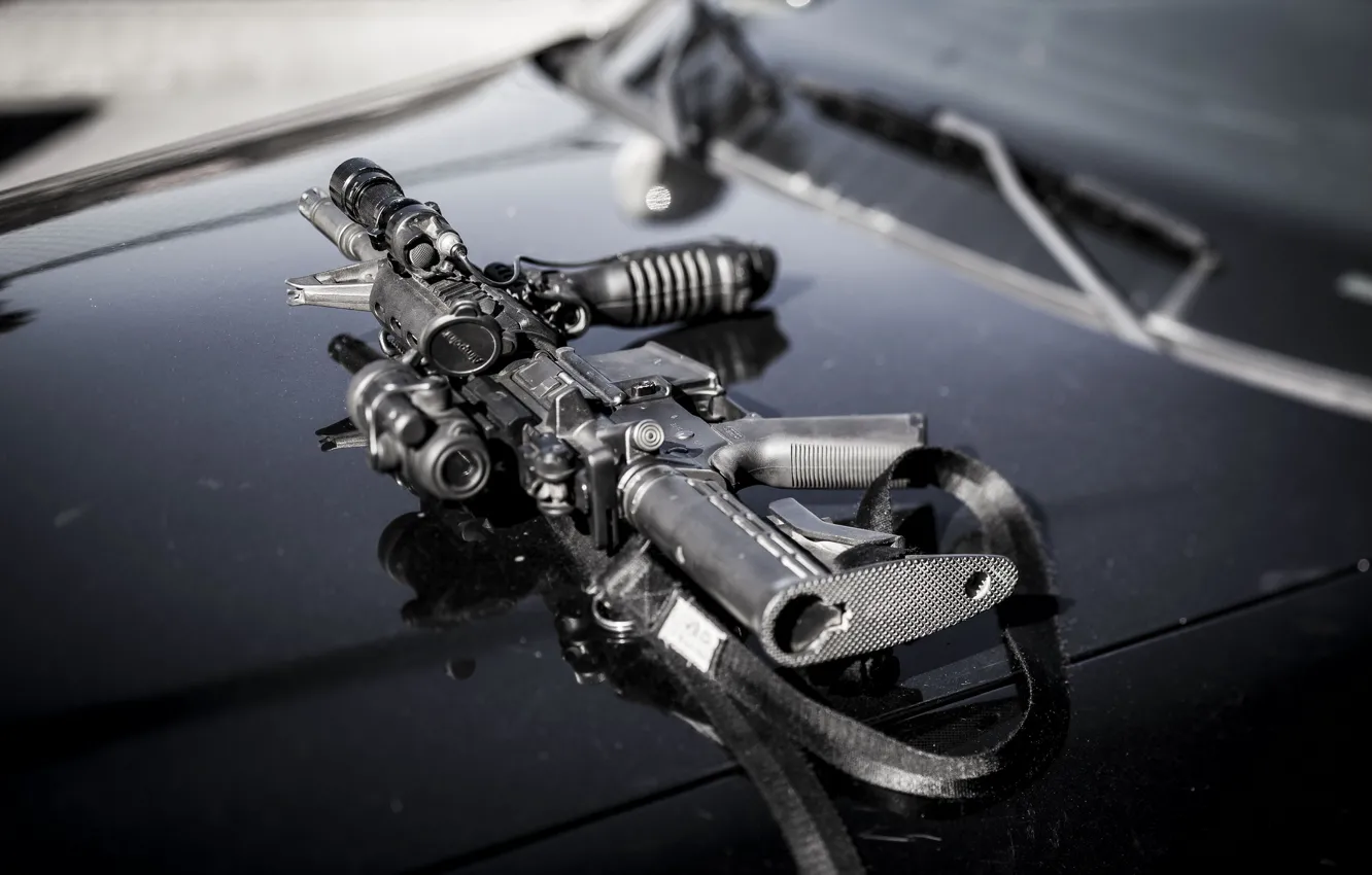 Фото обои оружие, капот, автомат, assault rifle, AR-15, штурмовая винтовка