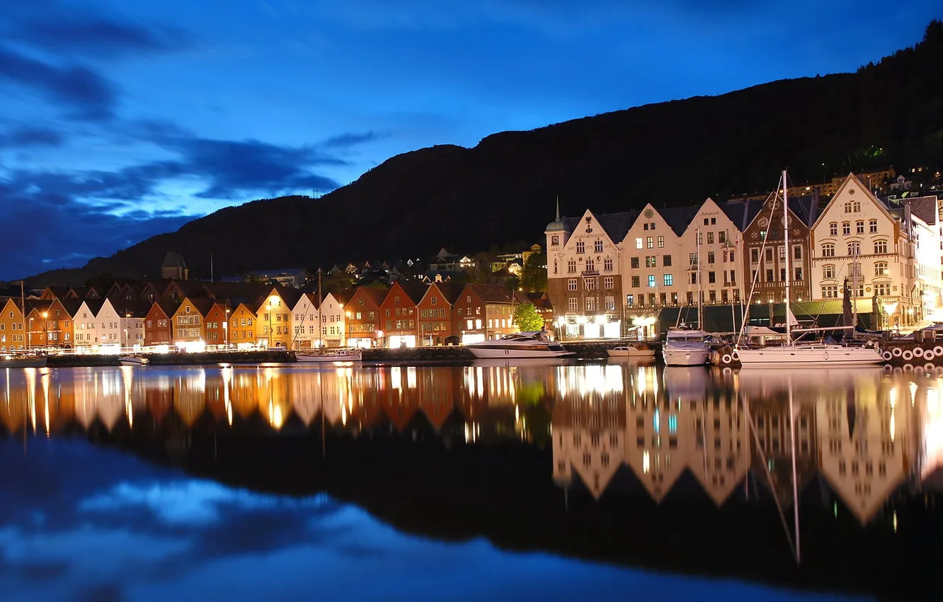 Фото обои ночь, огни, отражение, дома, яхты, Норвегия, Берген, гладь воды