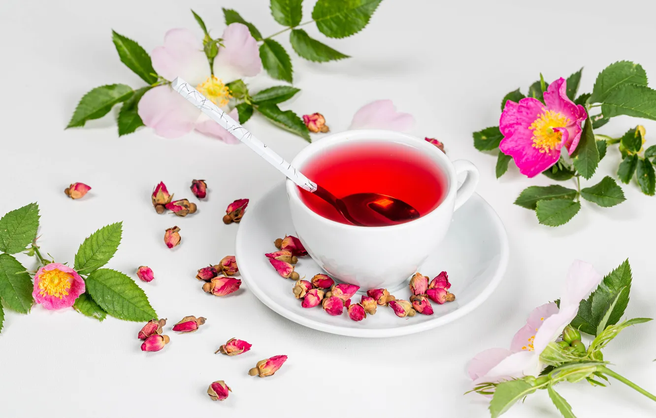 Фото обои листья, цветы, стол, чай, розы, ложка, чашка, блюдце