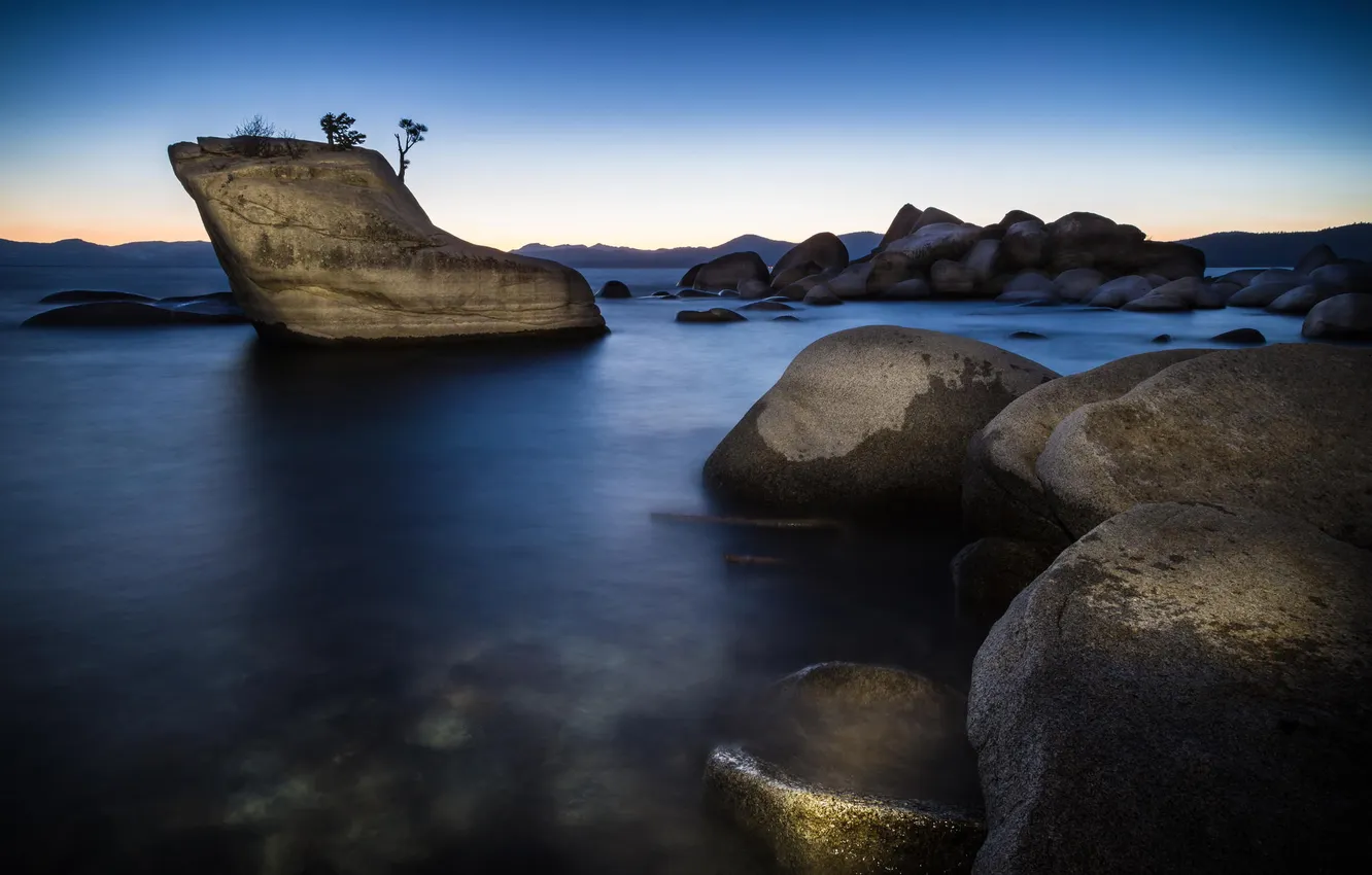 Фото обои природа, скала, озеро, камни, Lake Tahoe, Bonsai Rock