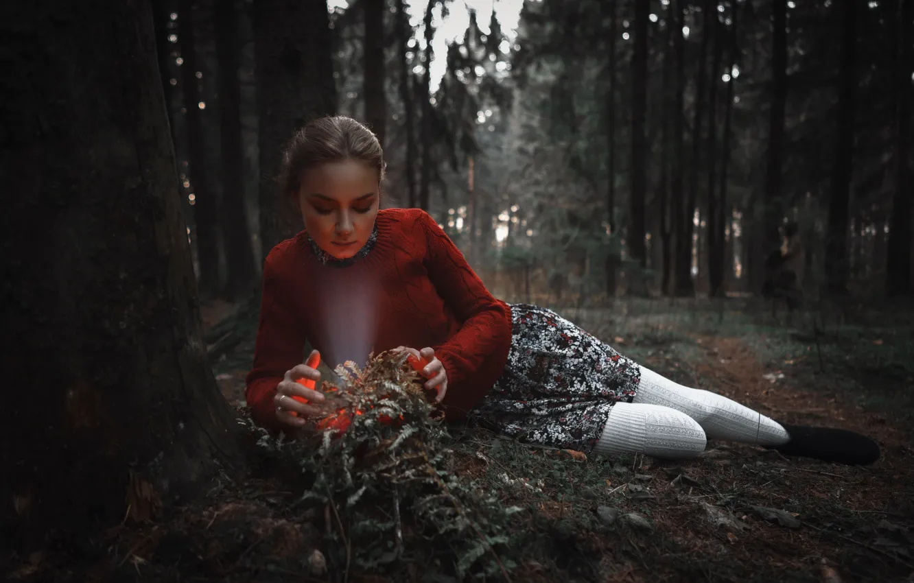 Фото обои лес, девушка, свечение, ножки, Сергей Кузичев, Анастасия Суханова