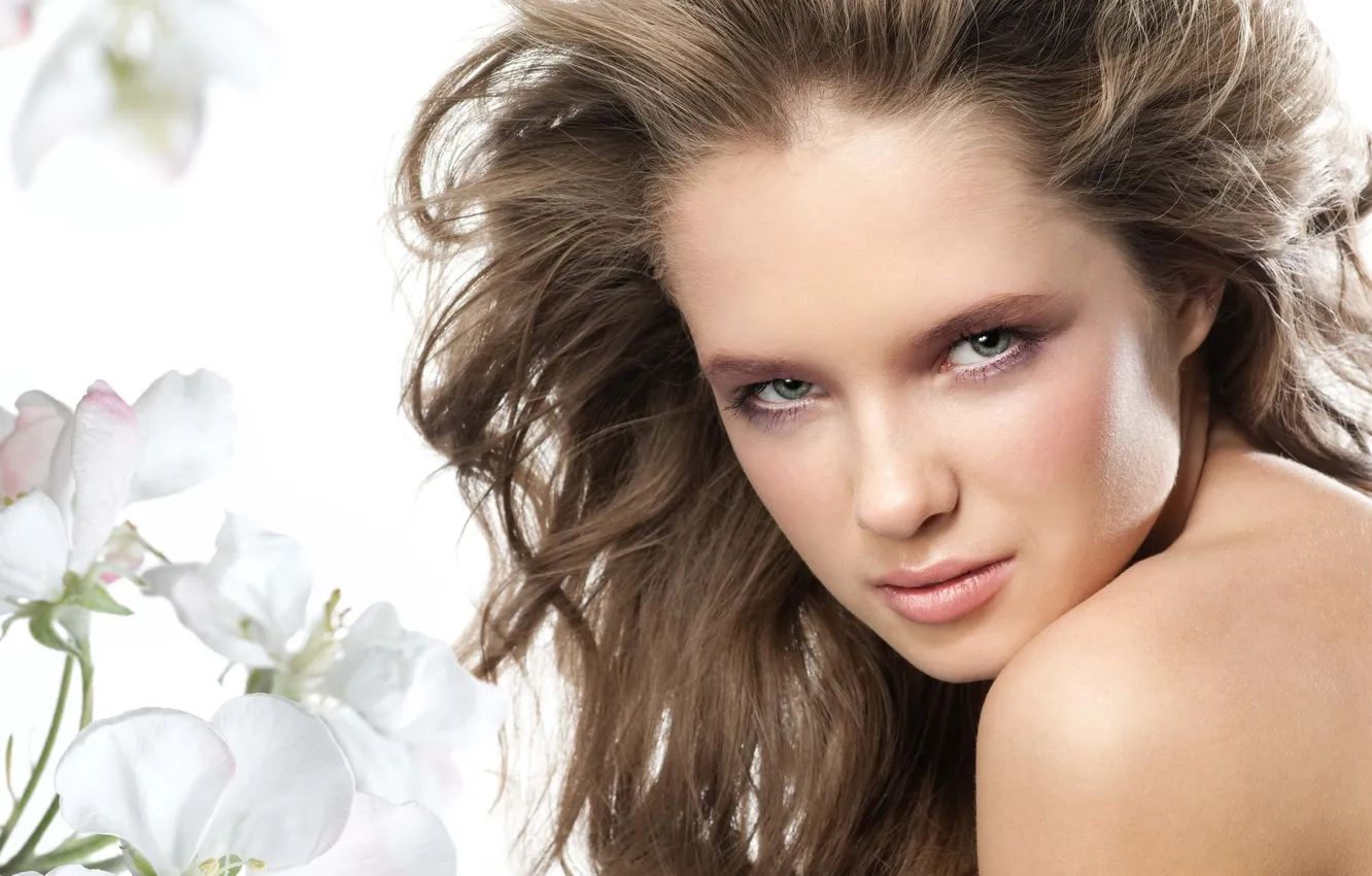 Фото обои flowers, beautiful, lips, hair, girls eyes