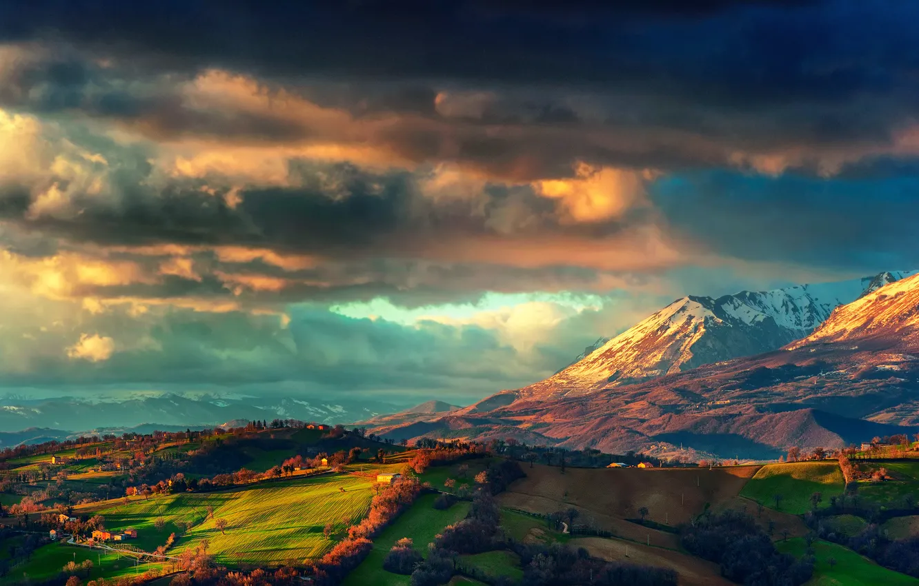 Фото обои небо, горы, поля, дома, весна, долина, Италия, март
