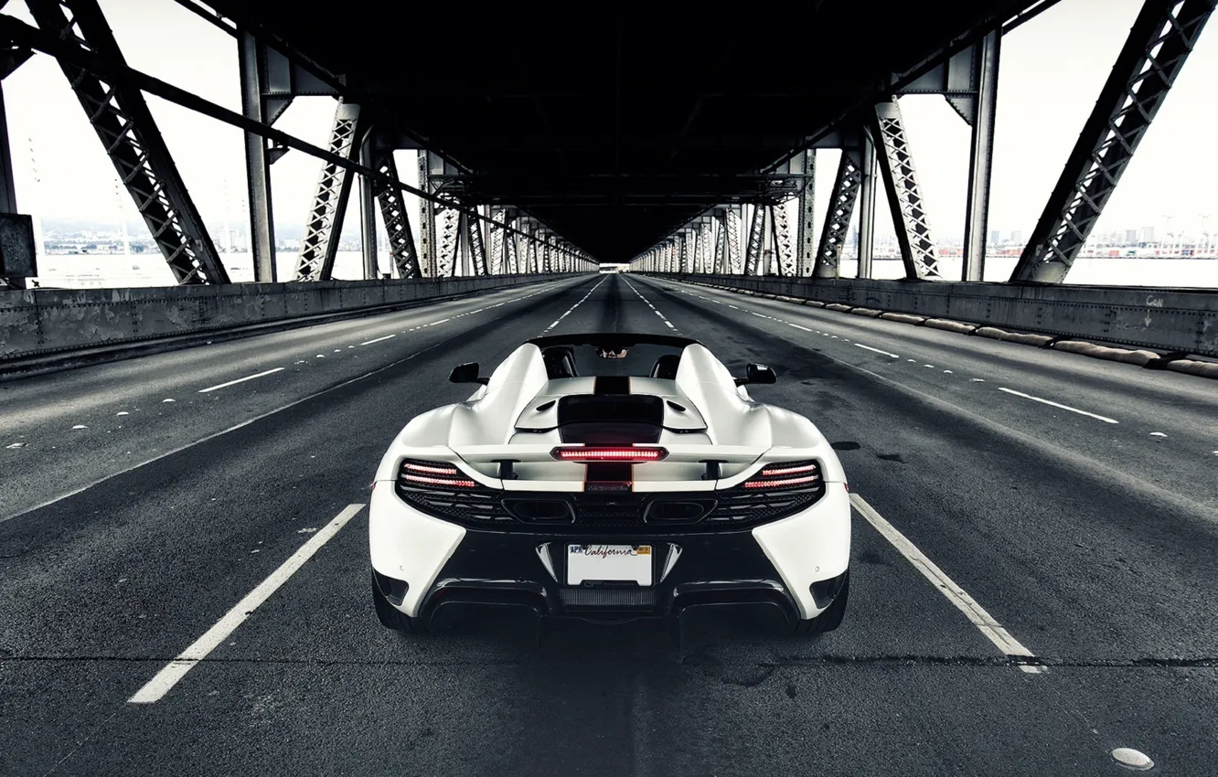 Фото обои McLaren, British, Bridge, MP4-12C, White, Back, Supercar, Rear