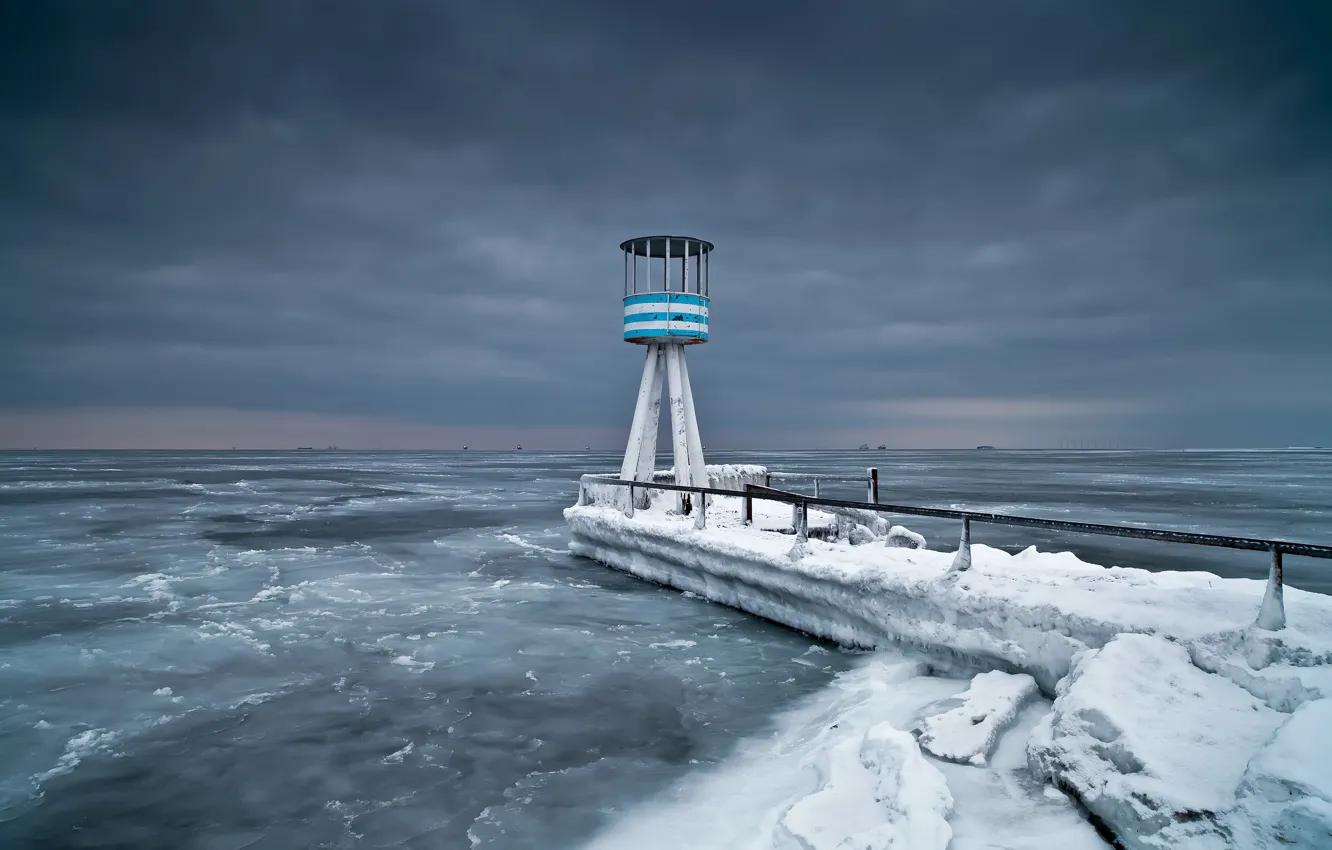Фото обои холод, море, берег, маяк