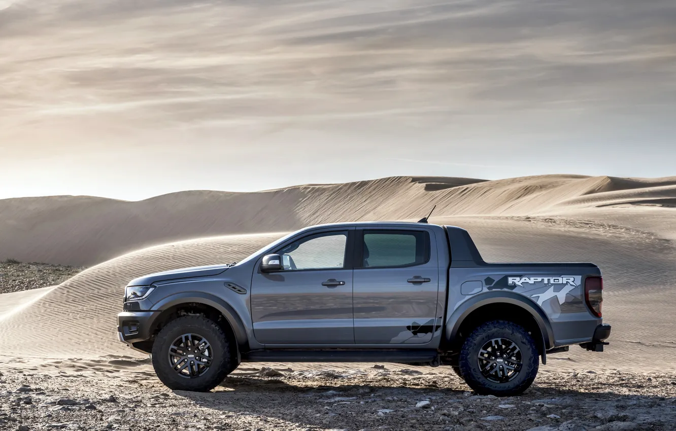 Фото обои песок, серый, пустыня, Ford, вид сбоку, Raptor, пикап, Ranger