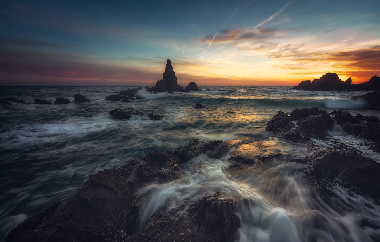 Фото обои море, закат, скалы, берег, вечер, сумерки