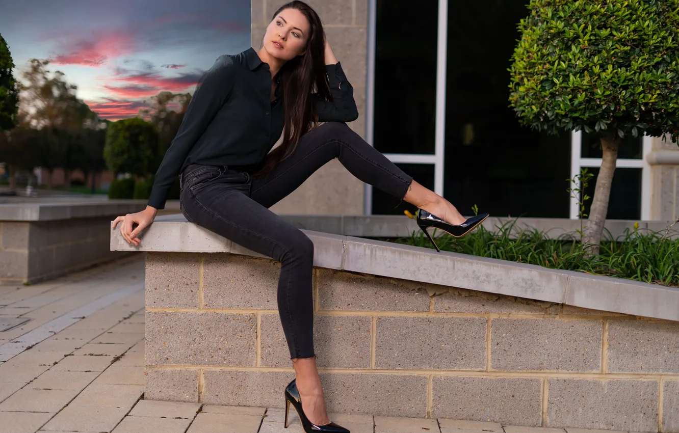 Фото обои Legs, Model, Jeans, Pose, Sitting, Natalia Larioshina