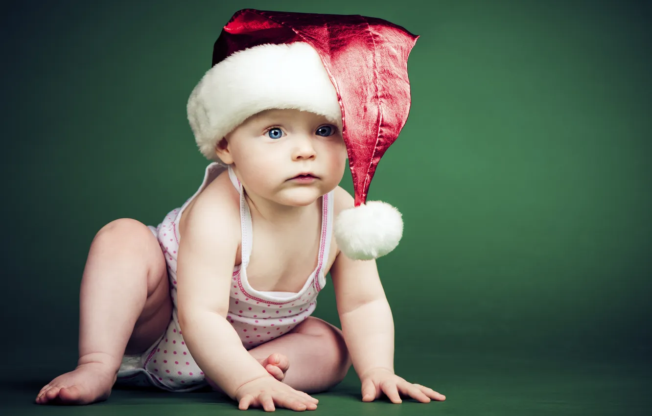Фото обои праздник, шапка, ребенок, Новый Год, малыш, зеленый фон, новогодняя