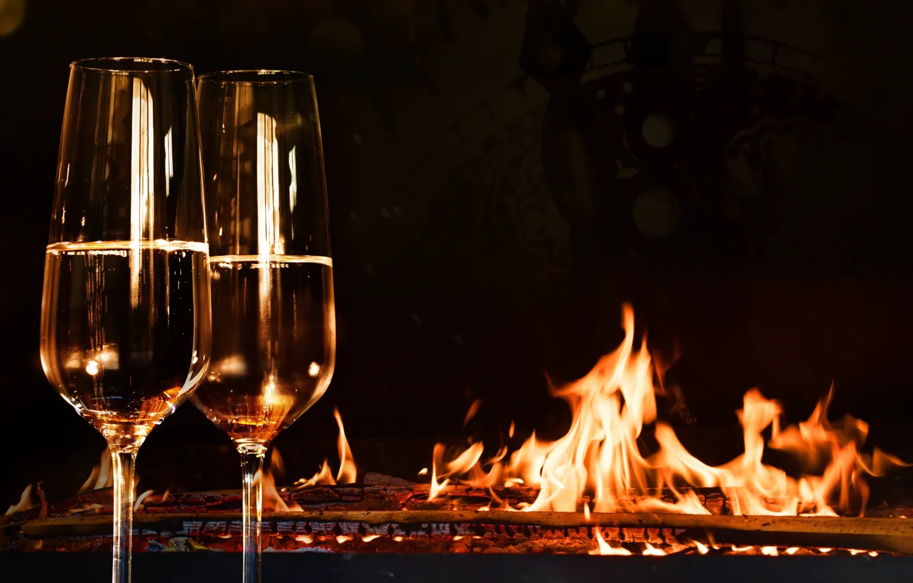 Фото обои украшения, ночь, огонь, Новый Год, бокалы, fire, камин, шампанское