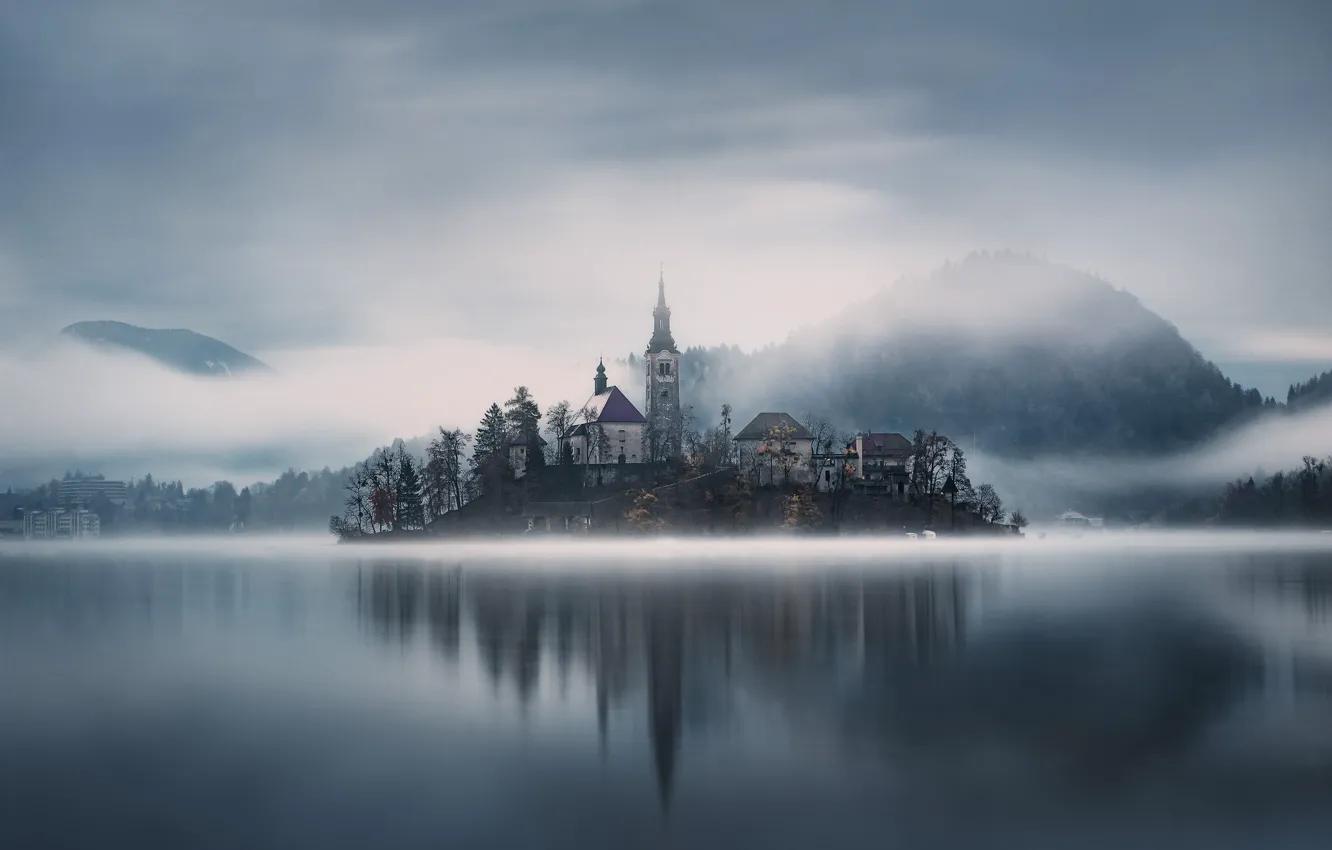 Фото обои горы, туман, озеро, остров, Словения, Бледское озере