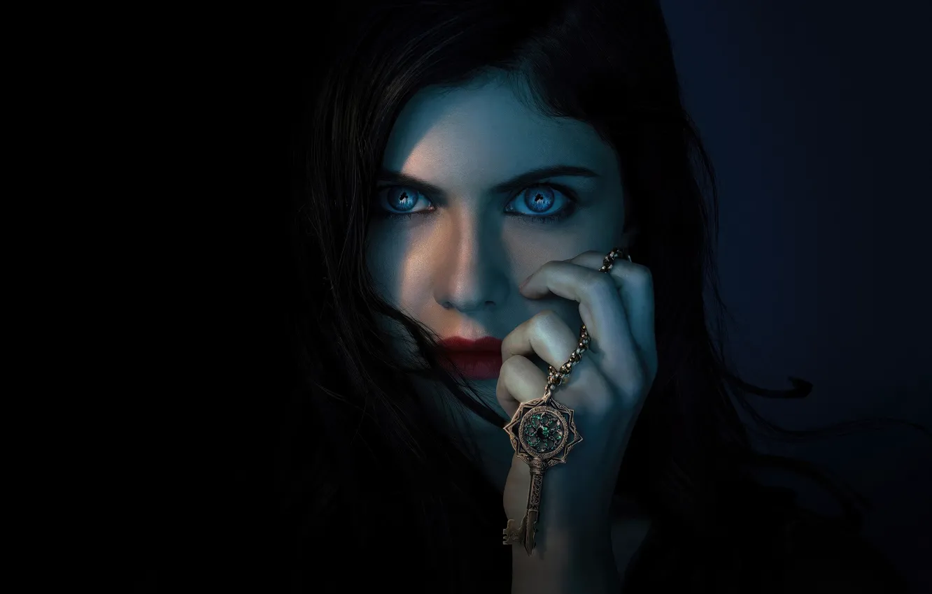 Фото обои взгляд, макияж, ключ, сериал, постер, Александра Даддарио, Alexandra Daddario, Mayfair Witches