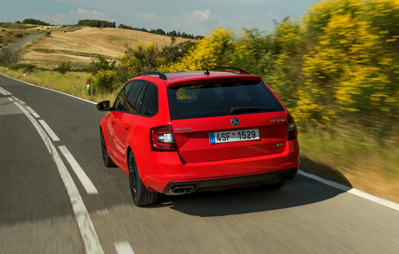 Фото обои красный, вид сзади, Škoda, универсал, Skoda, 2017, Octavia Combi RS