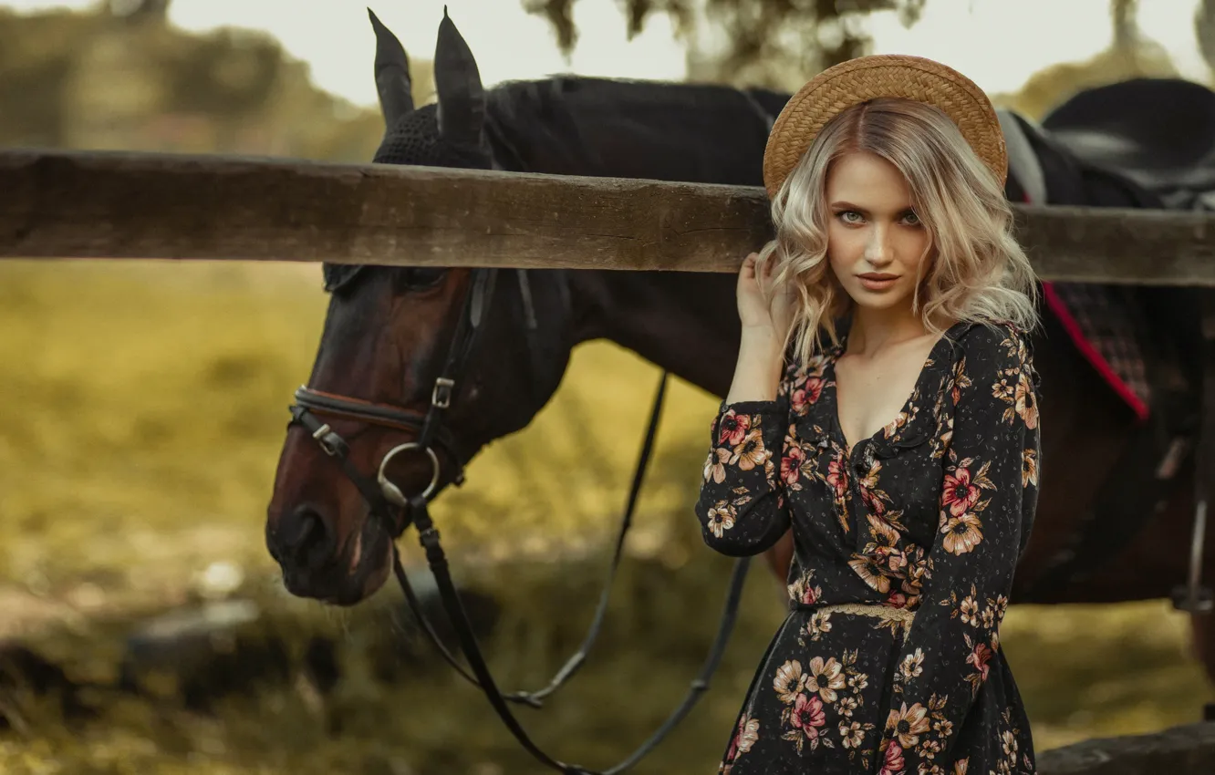 Фото обои взгляд, девушка, поза, конь, лошадь, шляпка, Иван Ковалёв, Виктория Бачурина