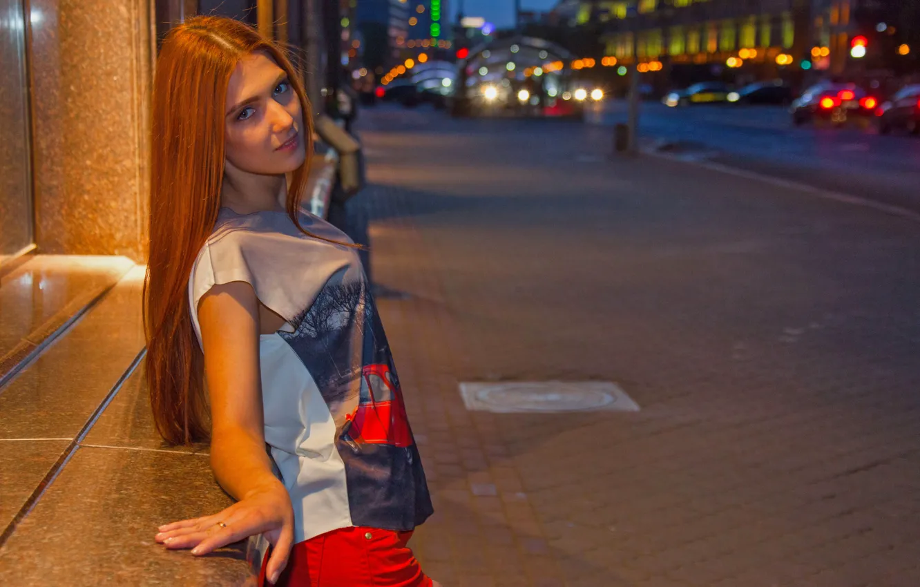 Фото обои city, shorts, cars, beetle, model, street, redhead, pose