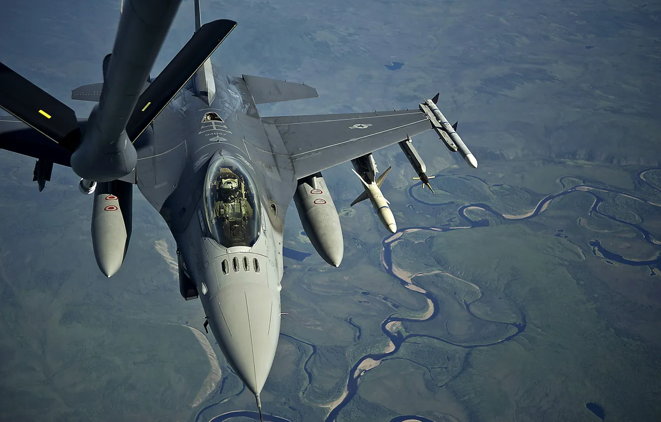 Фото обои истребитель, полёт, F-16, Fighting Falcon, многоцелевой, дозаправка, «Файтинг Фалкон»