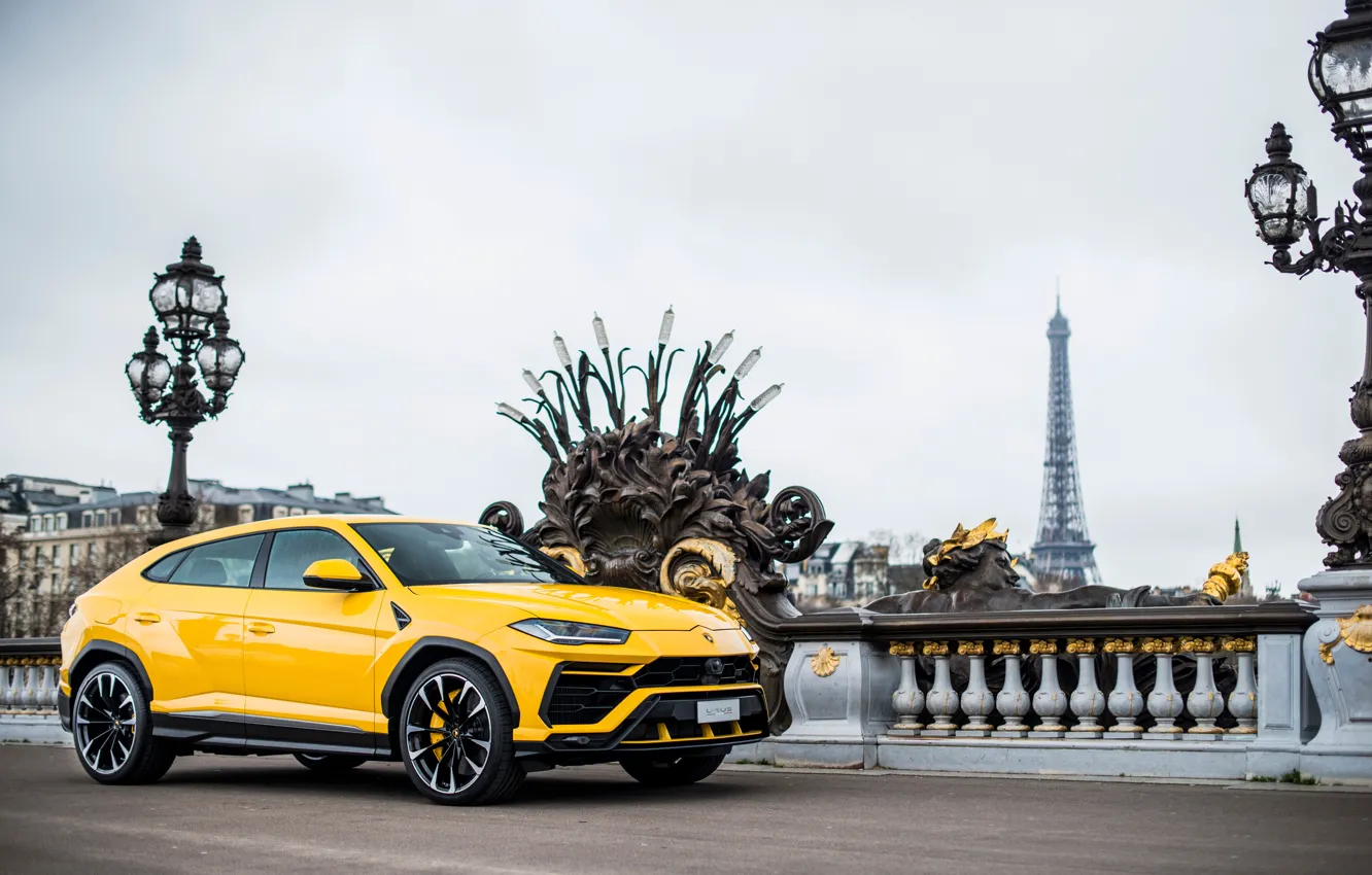 Фото обои Париж, Lamborghini, Эйфелева башня, вид сбоку, 2018, Urus